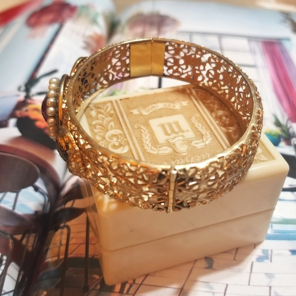 VTG Filigree Pink Rhinestone Faux Pearl Bangle Bracelet - Picture 4 of 7